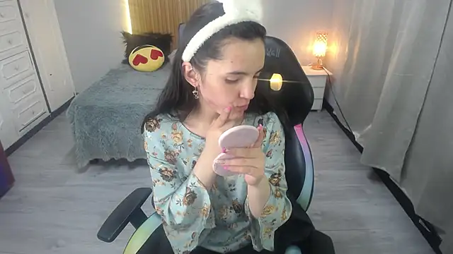 Snapshot of sailor_moon07 chatting on June 12, 2026, 3:37 am sailor moon07 online show from June 12, 2026, 3:37 am