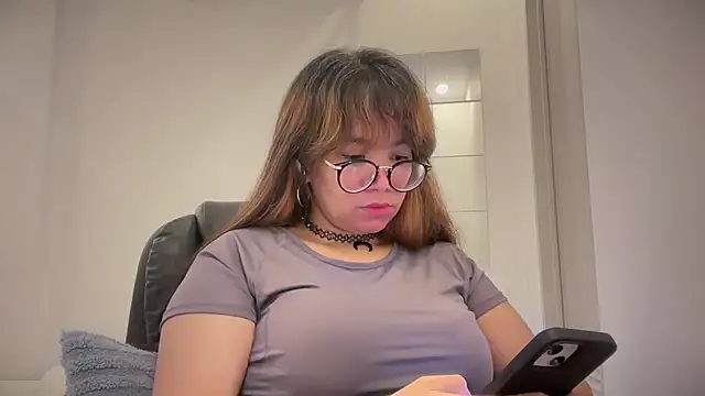 Pinkyrose111 online show from April 30, 2026, 10:47 pm