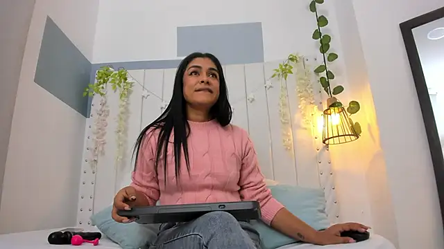 hannah gray online show from December 5, 2025, 11:09 am