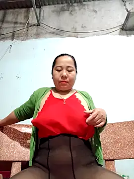 Snapshot of Queen_18200 chatting on March 8, 2026, 10:35 pm Queen 18200 online show from March 8, 2026, 10:35 pm