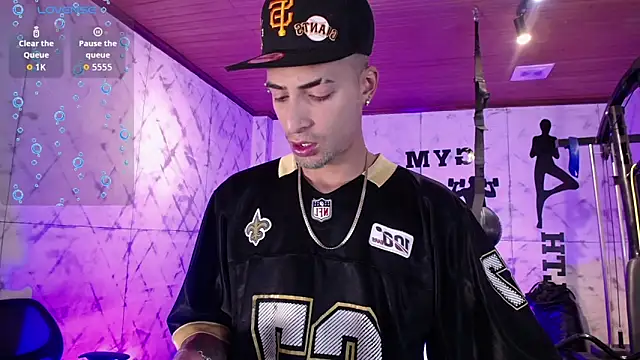 DrakeNeumann online show from November 14, 2025, 3:32 am