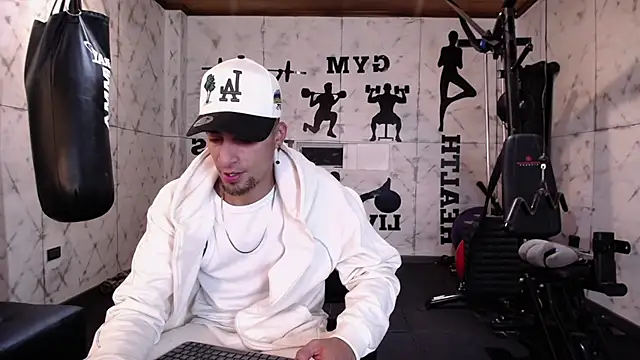 DrakeNeumann online show from September 9, 2025, 3:49 am