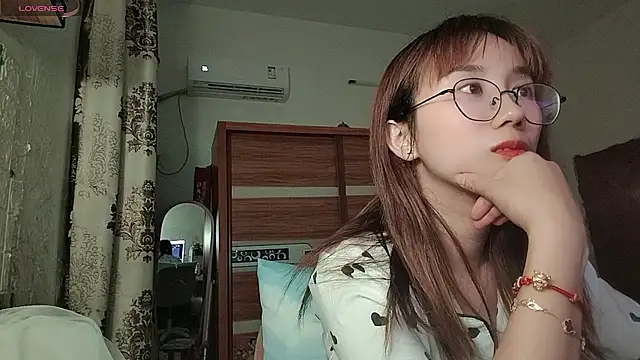 Lili 666 online show from May 2, 2026, 4:12 pm