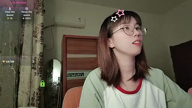 Lili 666 online show from October 3, 2025, 6:20 pm