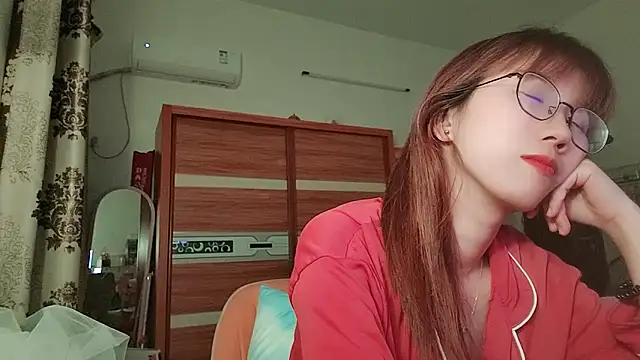 Lili 666 online show from May 6, 2026, 7:51 pm