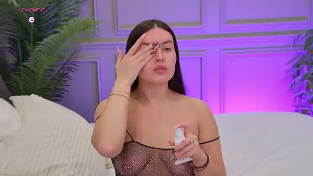 TrishaWinslet online show from February 1, 2026, 4:44 am