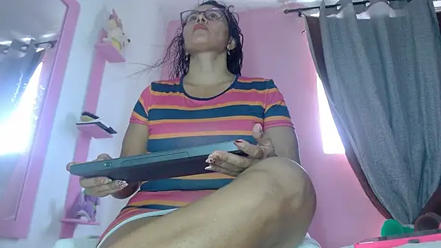 KeillyDiaz online show from September 26, 2025, 4:47 pm