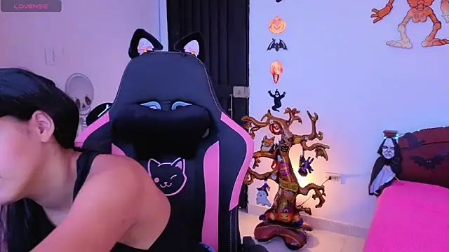 Victoriacarmo online show from October 25, 2025, 8:42 pm