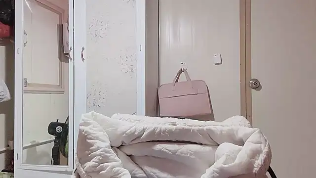 LinhChi 9x online show from November 25, 2025, 2:01 am