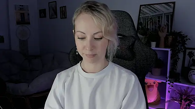 LylithSkye online show from January 30, 2025, 10:50 am