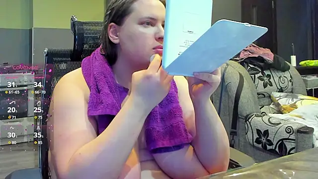 1lindsey1 online show from October 1, 2025, 1:04 pm