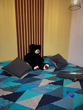  Shara Handal  online show from October 17, 2025, 11:01 am