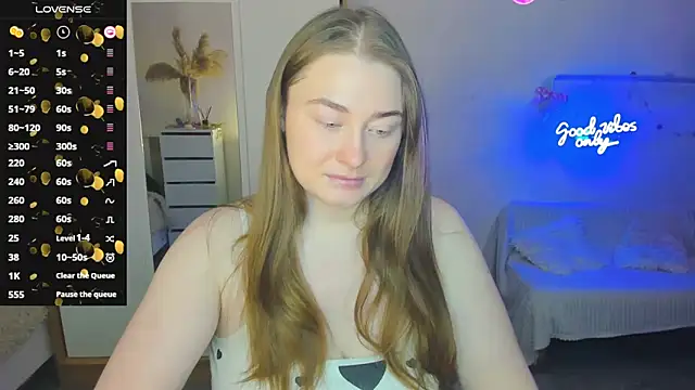 Demure Smile online show from February 13, 2025, 4:54 am