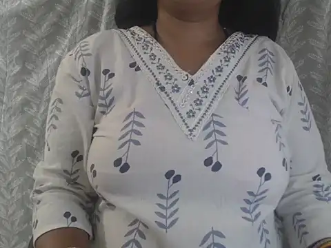 Snapshot of cute-priy chatting on July 23, 2026, 5:49 am cute-priy online show from July 23, 2026, 5:49 am