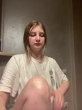 MollyDolle online show from June 14, 2026, 5:14 pm