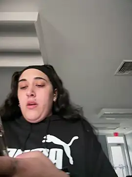 ThicBunz online show from April 22, 2026, 1:18 pm