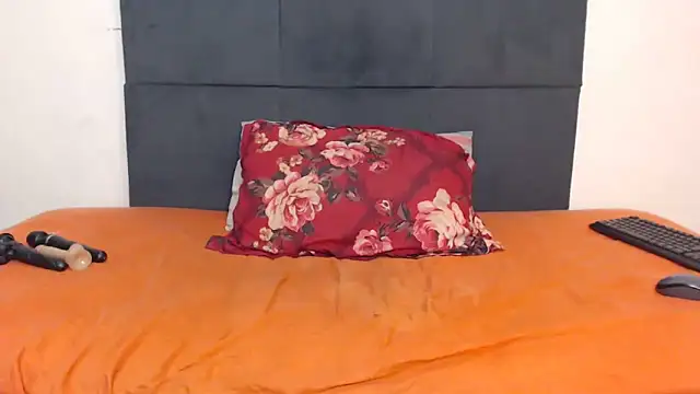 CANDY-X-LOVE-xx online show from February 19, 2025, 6:43 pm