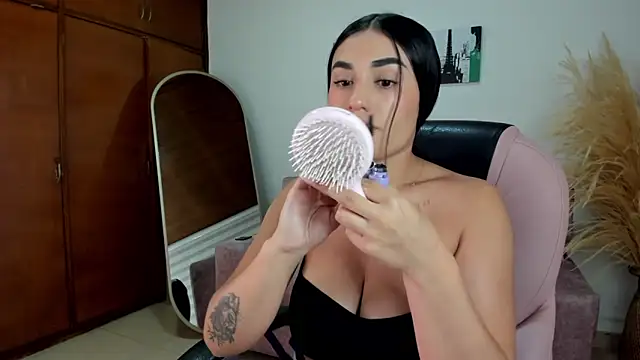 Snapshot of Alheli_16 chatting on February 18, 2026, 12:23 pm Alheli 16 online show from February 18, 2026, 12:23 pm