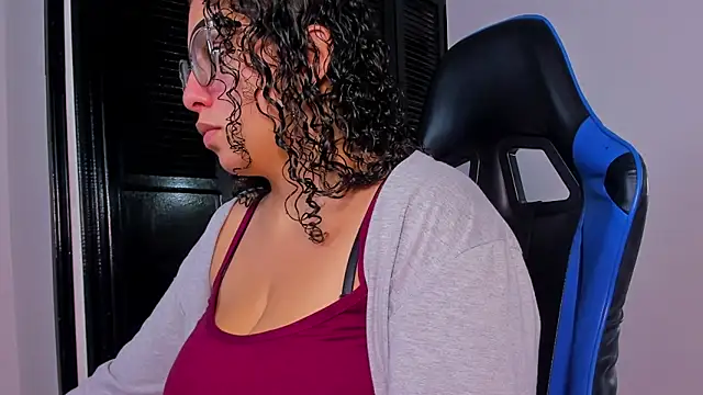 aixa 15 online show from October 28, 2025, 12:15 pm