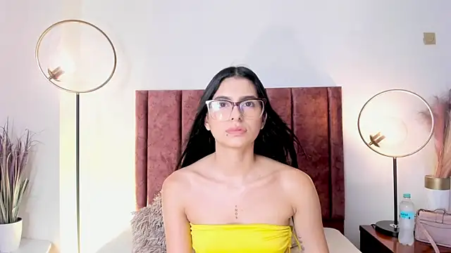 AuraStonee online show from December 18, 2024, 6:03 pm