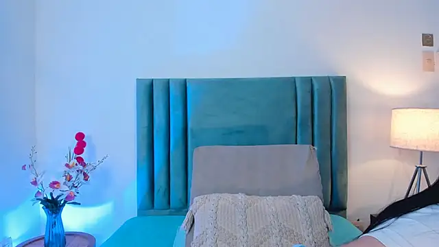 AuraStonee online show from December 27, 2024, 6:42 pm