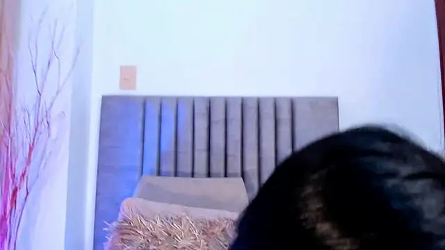 AuraStonee online show from December 15, 2024, 5:31 pm