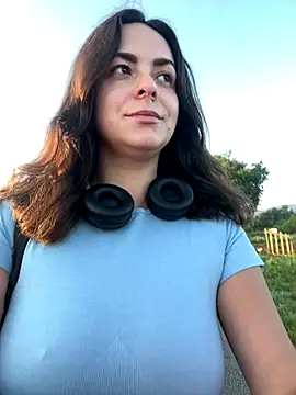 Alicia Hot1 online show from September 17, 2025, 6:48 am