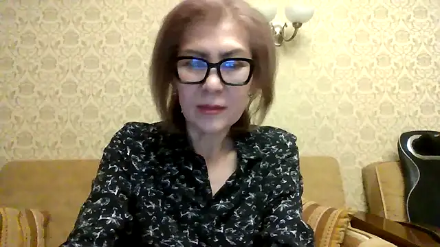 Elegant00Lady online show from April 23, 2026, 2:08 pm