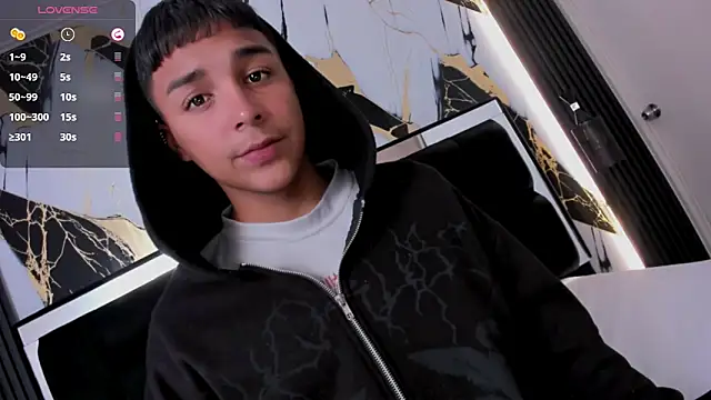 Snapshot of Seductivo_jr chatting on February 26, 2026, 5:18 am Seductivo jr online show from February 26, 2026, 5:18 am