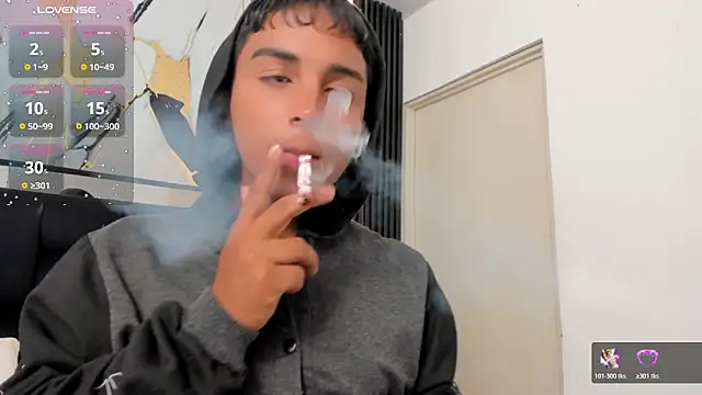 Snapshot of Seductivo_jr chatting on March 20, 2026, 6:47 am Seductivo jr online show from March 20, 2026, 6:47 am