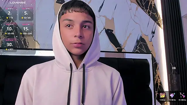 Snapshot of Seductivo_jr chatting on March 10, 2026, 6:28 am Seductivo jr online show from March 10, 2026, 6:28 am