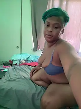Prettynthick12 online show from June 24, 2026, 7:44 pm
