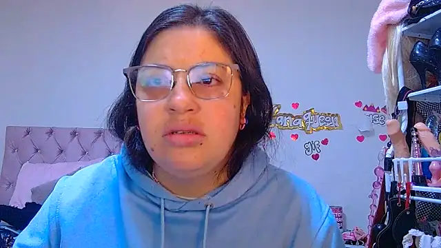 lanaqueen699 online show from June 11, 2026, 12:13 pm