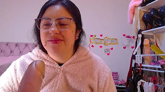 lanaqueen699 online show from June 9, 2026, 12:17 pm