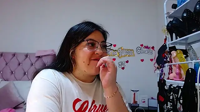 lanaqueen699 online show from November 19, 2025, 2:39 pm