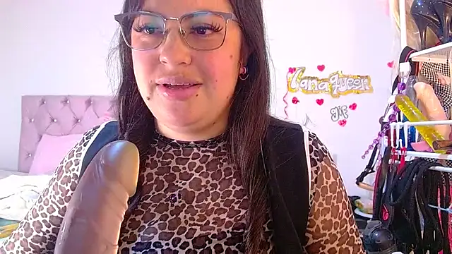 lanaqueen699 online show from April 27, 2026, 4:05 pm