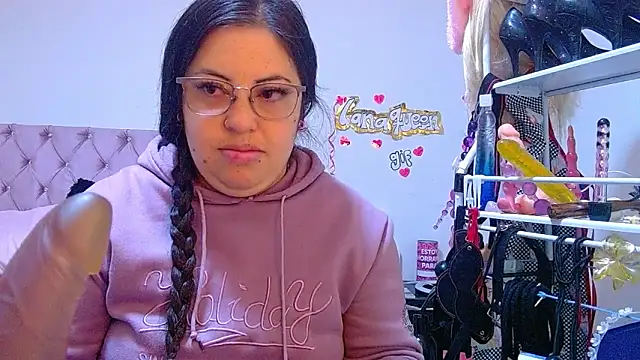 lanaqueen699 online show from June 19, 2026, 12:22 pm