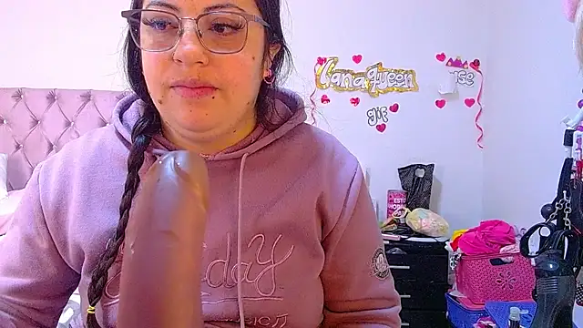 lanaqueen699 online show from June 26, 2026, 12:22 pm