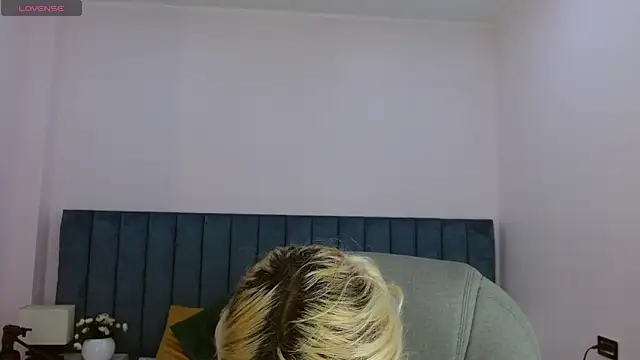 april bunnyy online show from June 16, 2026, 8:42 pm