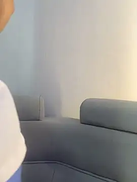 Larabrooks online show from September 29, 2025, 5:40 pm