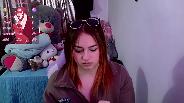 lucycherry   online show from November 4, 2025, 7:06 pm