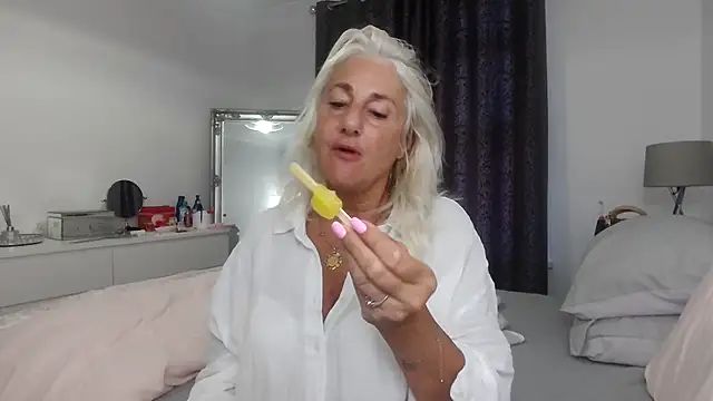 Snapshot of TanyaTaylor45 chatting on July 28, 2026, 7:37 pm TanyaTaylor45 online show from July 28, 2026, 7:37 pm