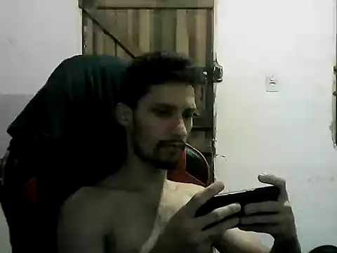 Snapshot of LucasMarcelo85 chatting on December 8, 2024, 9:35 am LucasMarcelo85 online show from December 8, 2024, 9:35 am