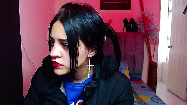 Violettasquirt online show from October 6, 2025, 1:23 pm