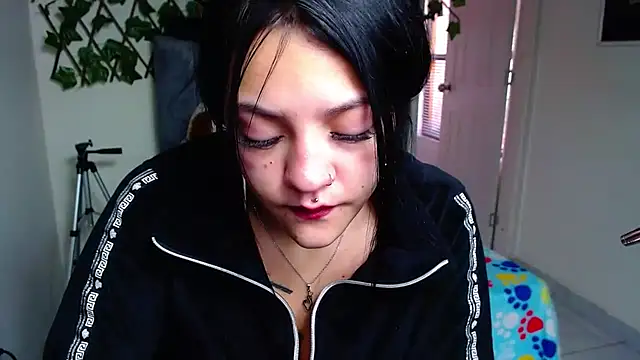 Snapshot of Violettasquirt chatting on July 15, 2026, 2:02 pm Violettasquirt online show from July 15, 2026, 2:02 pm
