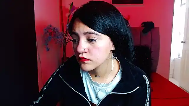 Violettasquirt online show from September 22, 2025, 4:35 pm