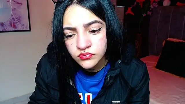 Violettasquirt online show from November 28, 2025, 1:44 pm