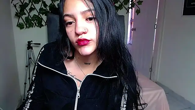 Snapshot of Violettasquirt chatting on July 28, 2026, 2:46 pm Violettasquirt online show from July 28, 2026, 2:46 pm