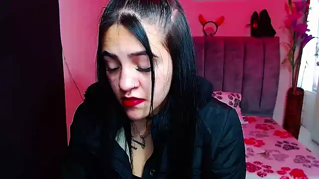 Violettasquirt online show from October 3, 2025, 1:56 pm