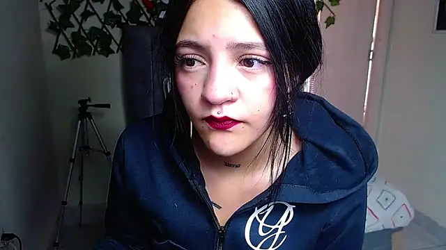 Violettasquirt online show from June 10, 2026, 1:45 pm